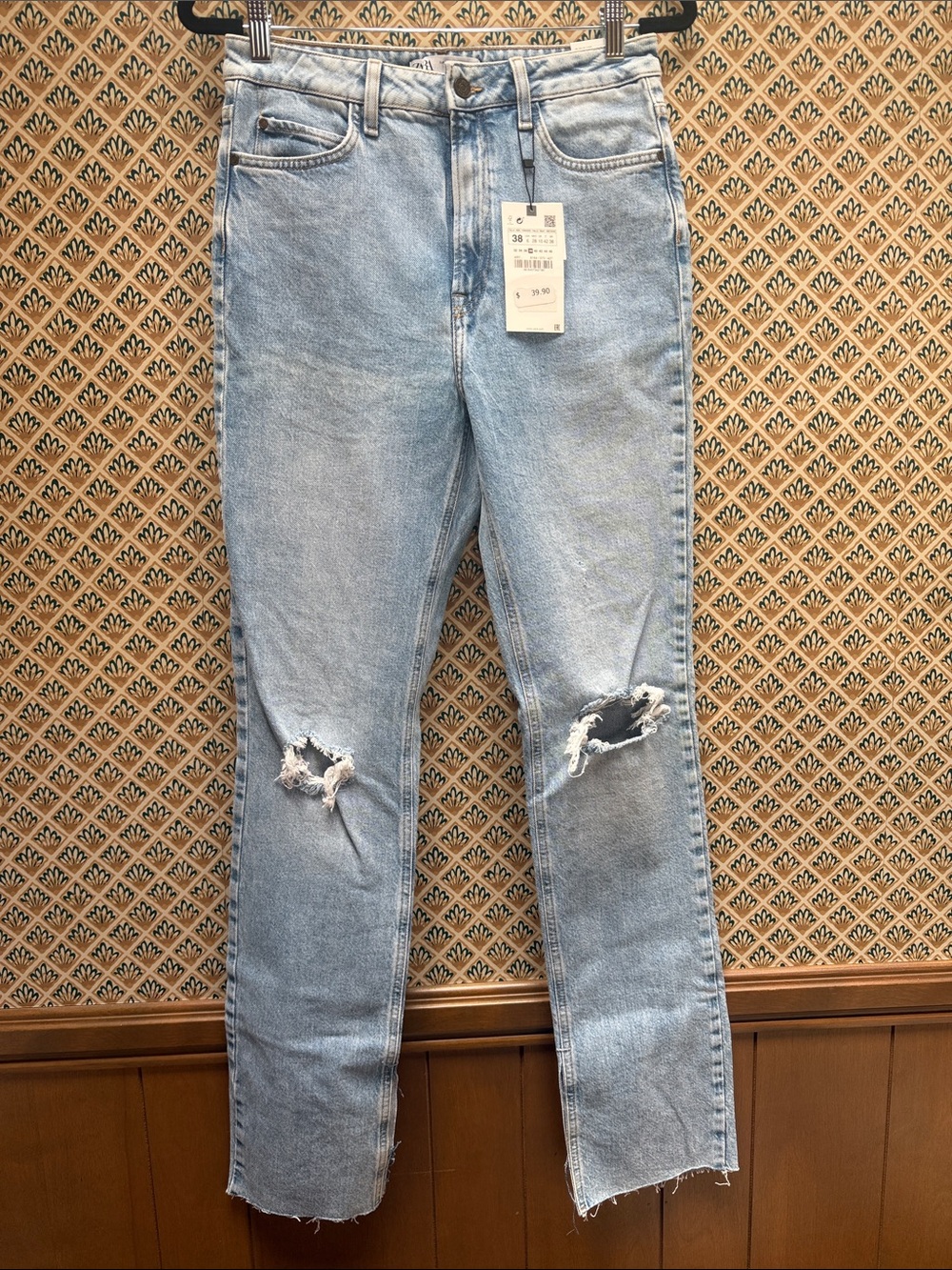 Zara Light Blue Denim Jeans with Subtle Stone Wash
